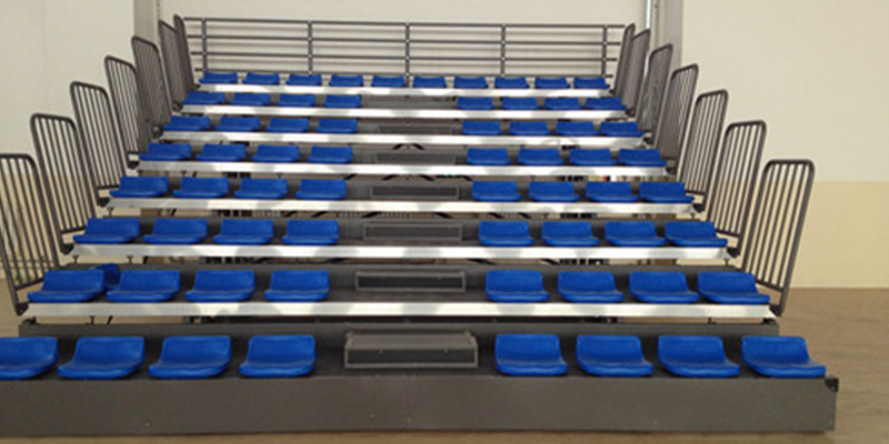 綠蛙看臺(tái)遠(yuǎn)赴西北古老城市喀什，打造民語高中伸縮看臺(tái)