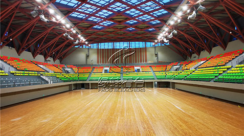 看臺座椅的飾面既是一種功能性設計，又是一種藝術表達