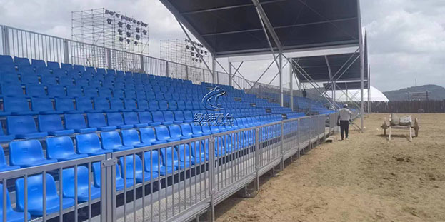 臨時(shí)與永久性活動(dòng)看臺(tái)：特性、優(yōu)勢(shì)與選擇考量