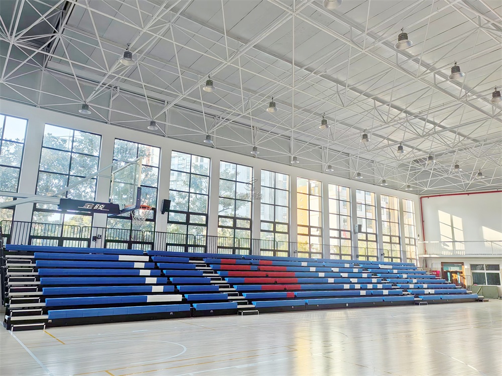綠蛙看臺(tái)完成上海文建中學(xué)體育館伸縮看臺(tái)座椅項(xiàng)目