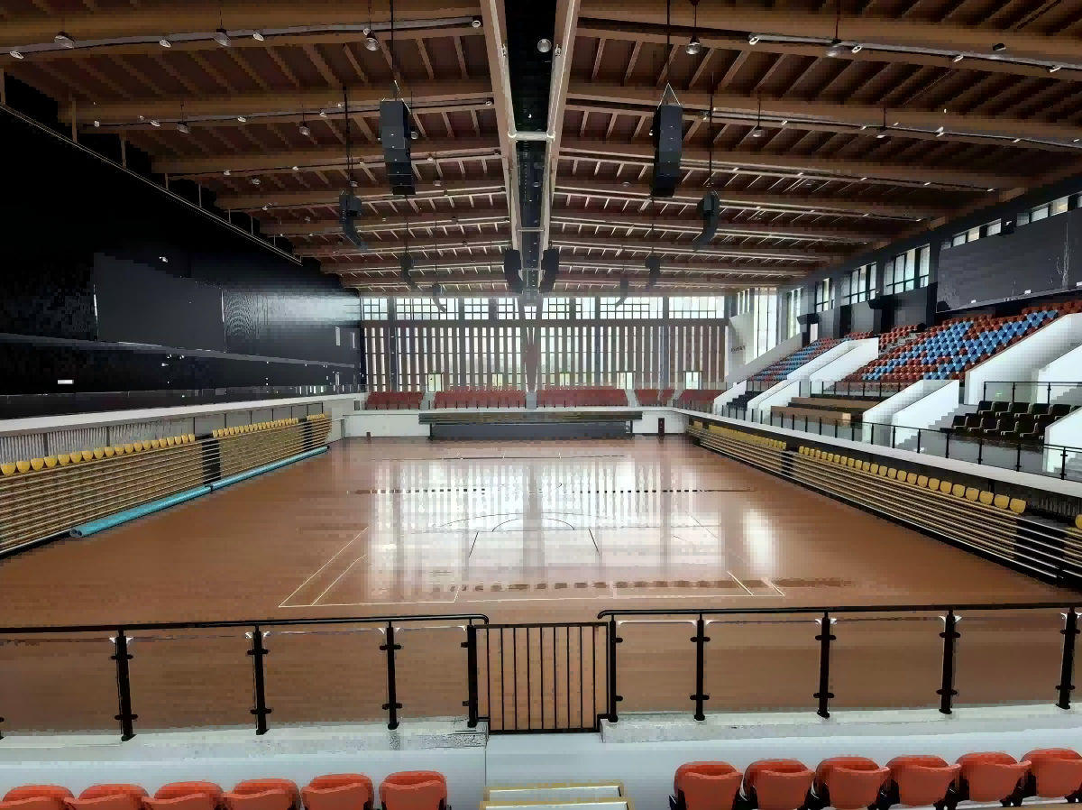從日常教學(xué)到大型典禮：高校體育館看臺(tái)座椅的實(shí)用之道